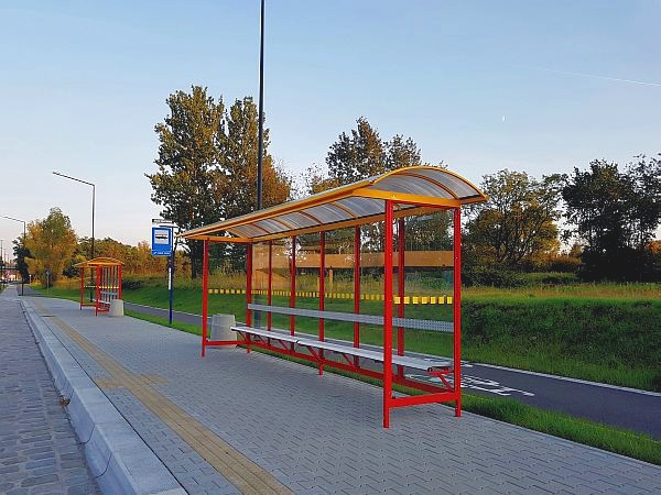 Ekologiczne materiały i recykling w produkcji elementów małej architektury